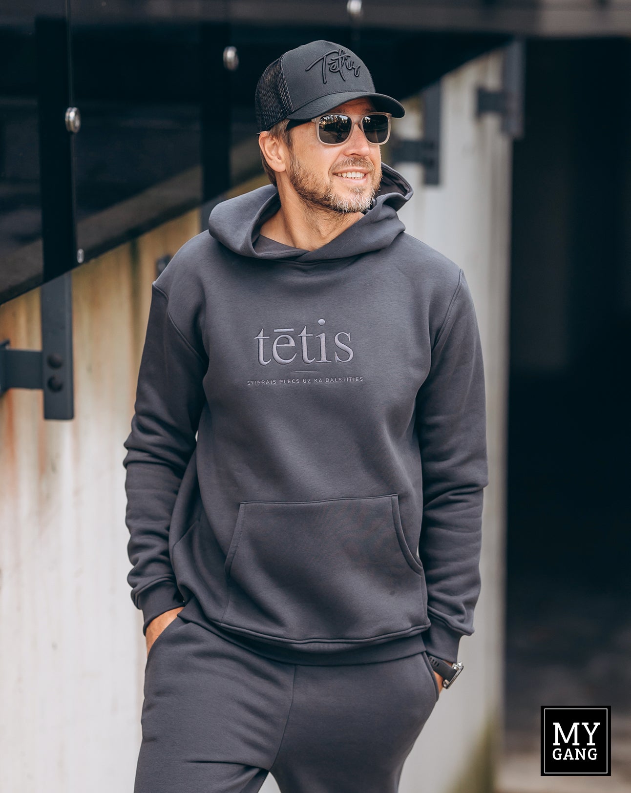 MEN SWEATERS/TRACKSUITS