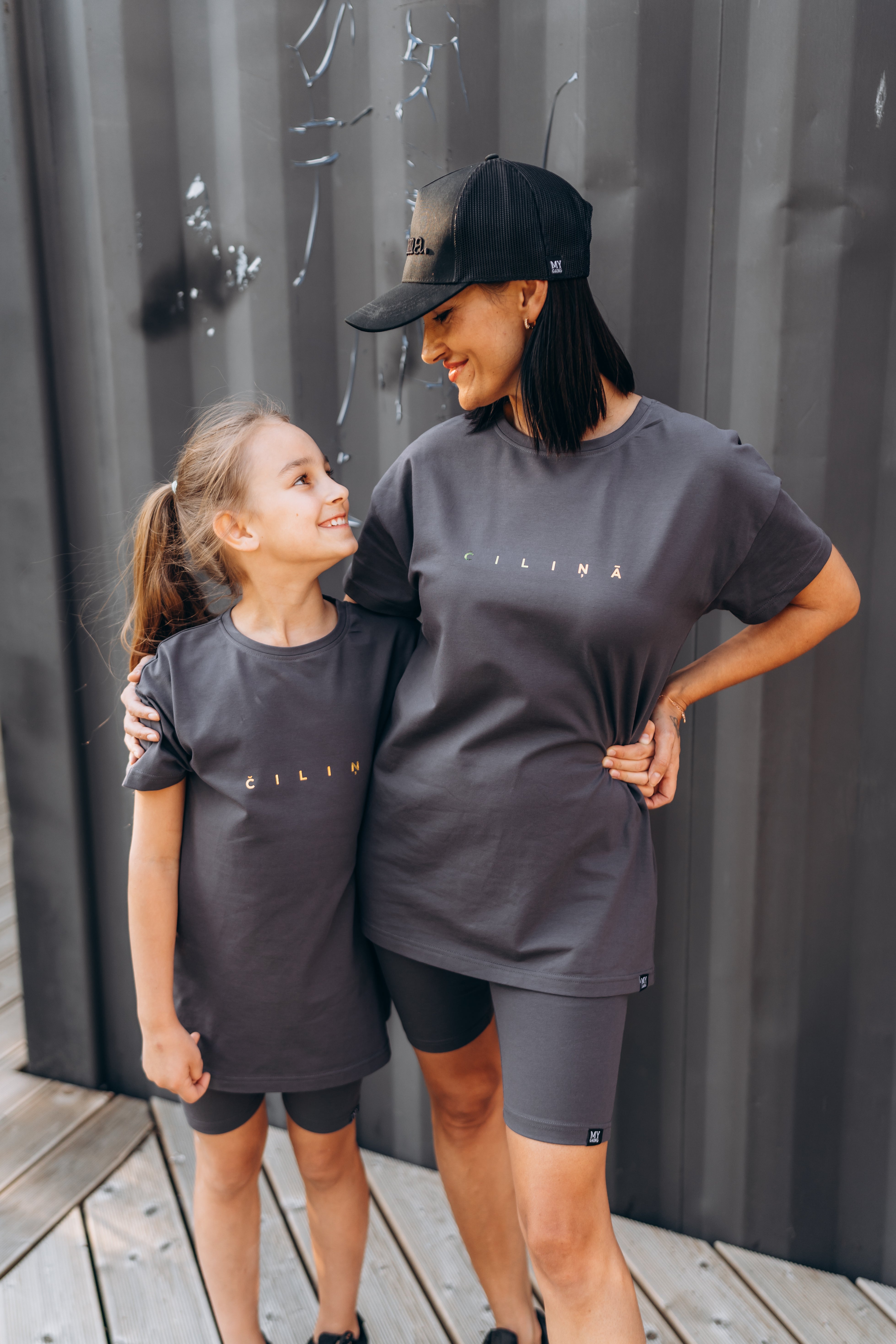 Tumši pelēks komplekts OVERSIZE T-Krekls ČILIŅĀ (XL/XXL) un šorti (XL)